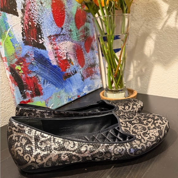 Vera Wang Black and Silver Paisley Flats - Picture 4 of 10